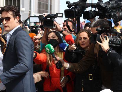 El comisionista Luis Medina, a su llegada a los juzgados de Plaza de Castilla (Madrid), en abril.