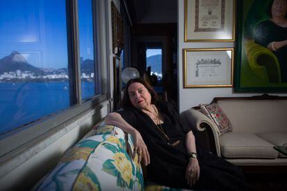 La escritora Nélida Piñón en su apartamento del barrio de Lagoa, en Río de Janeiro, el pasado agosto.