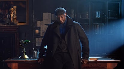 Omar Sy, que da vida a Lupin en la serie de Netflix, es el responsable de que el estilo de ladrón de guante blanco se haya puesto de moda aunque no podamos salir mucho de casa.