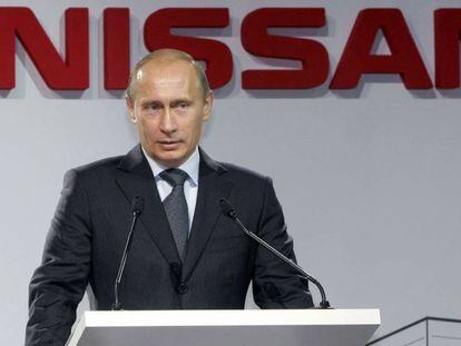 Imagen de archivo del presidente ruso Valdímir Putin, en la inauguración de la planta de Nissan en San Petersburgo, en 2009.