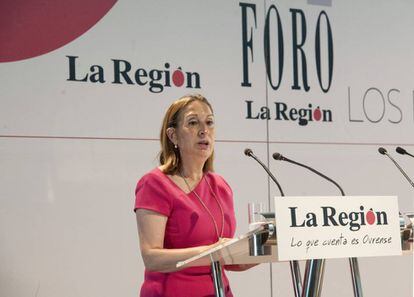 La ministra de Fomento en funciones, Ana Pastor, durante su intervención en el Foro 'Ourense nueva velocidad, los retos del AVE gallego'.