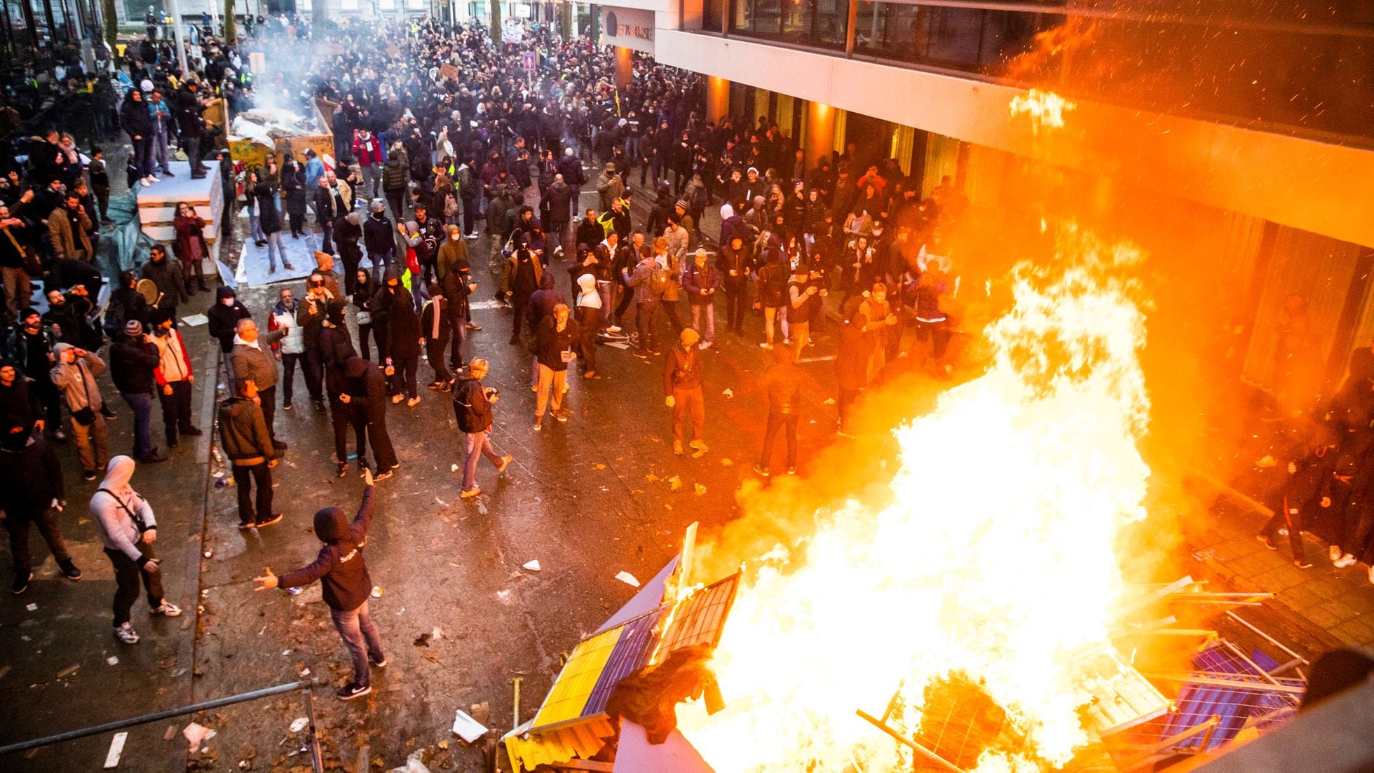 Graves disturbios en Bélgica y en Países Bajos contra las restricciones por  la pandemia | Sociedad | EL PAÍS