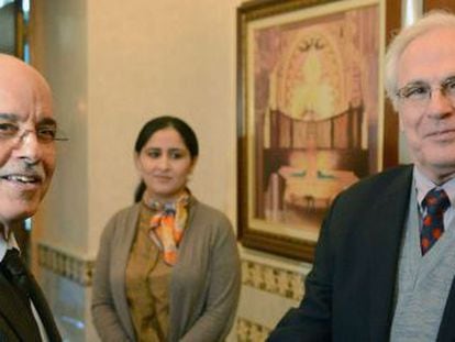 El enviado de la ONU para el Sáhara Occidental, Christopher Ross, junto al presidente de la Cámara de los Consejeros de Marruecos, Mohamed Cheikh Biadillah, en Rabat.