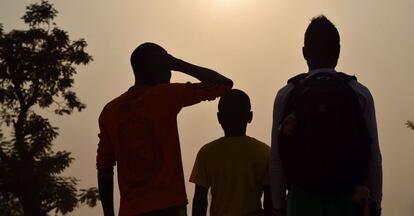 Tres presuntas víctimas de los abusos en República Centroafricana, desplazados en el campo de Mpoko, en Bangui