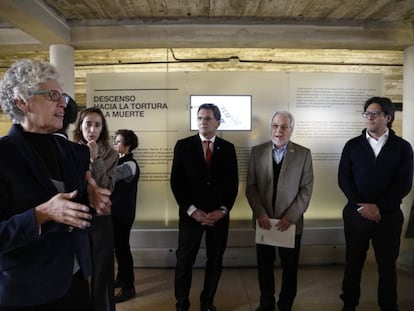 Eguiguren Praeli, en el centro, acompa&ntilde;ado del ministro Garavano (d) y el secretario Avruj (i).