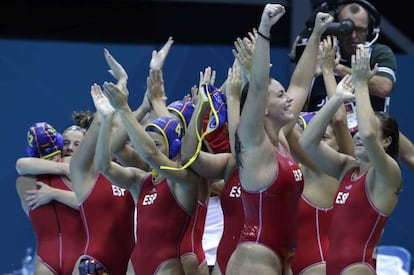 Las jugadoras de España celebran su victoria ante Hungria