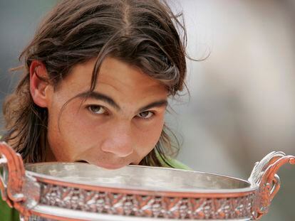 PARIS - JUNE 05:  Rafael Nadal of Spain celebrates with the trophy at the end of the Mens Final match on the fourteenth day of the French Open at Roland Garros on June 5, 2005 in Paris, France.  (Photo by Clive Mason/Getty Images)