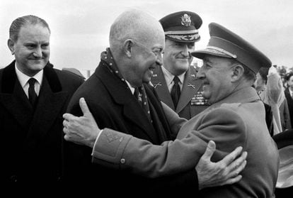 Franco despide al presidente Eisenhower tras su visita oficial a España en 1959.