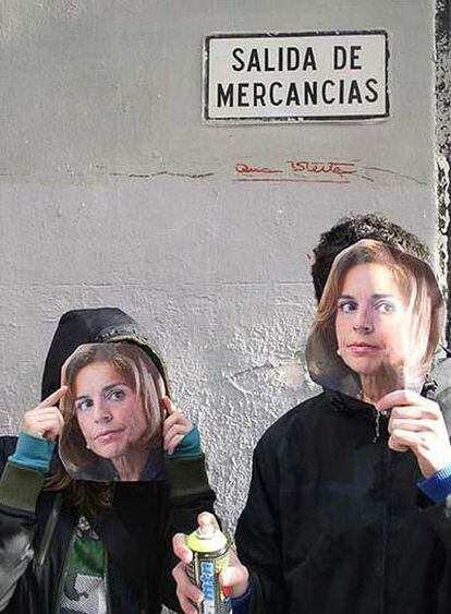 Miembros de Ana Botella Crew, tras una acción en la calle.