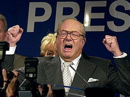 Jean-Marie Le Pen celebra los resultados en la sede de su partido.