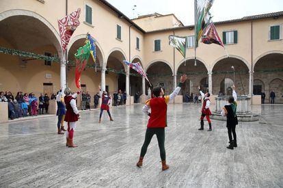 La Giostra della Quintana de Ascoli, fiesta que se celebra cada año el primer domingo de agosto y que tiene sus orígenes en las justas que se celebraban en la Edad Media.