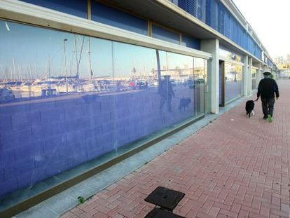 Zona de bares y ocio del puerto deportivo de Tarragona.