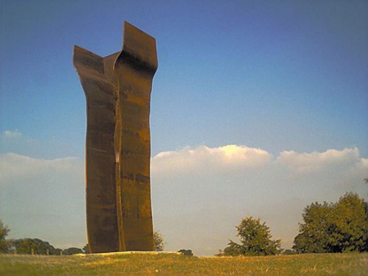 ‘Buscando la luz IV’ bate el récord de subasta en la obra de Chillida