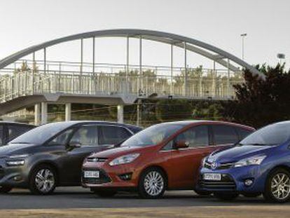 De izquierda a derecha, Renault Sc&eacute;nic, Citro&euml;n C4 Picasso, Ford C-Max y Toyota Verso. 