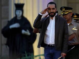 El presidente Nayib Bukele tras una conferencia de prensa en San Salvador.