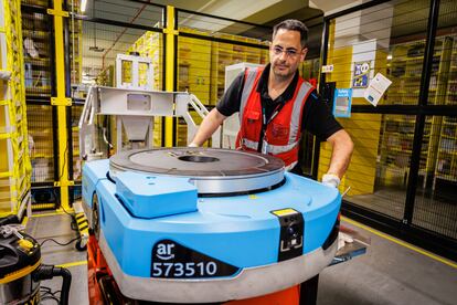 A worker from the maintenance department checks a robot at the Amazon plant in Illescas (Toledo), last May.