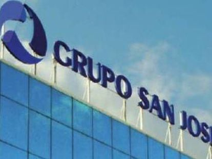 Marca del grupo San José sobre su sede central en Tres Cantos (Madrid).