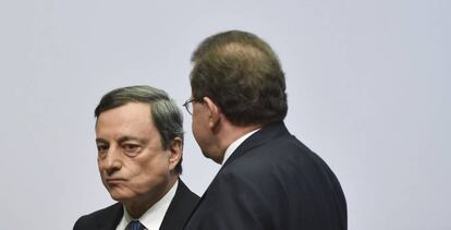 El presidente del Banco Central Europeo, Mario Draghi, y su vicepresidente, V&iacute;tor Const&acirc;ncio.