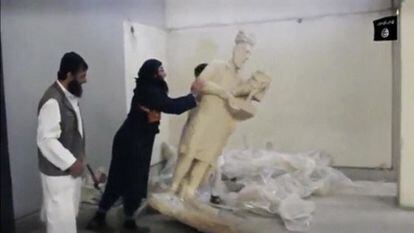Destrucci&oacute;n de patrimonio en el Museo de Mosul.