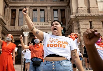 Un grupo de mujeres protesta este miércoles en la ciudad de Austin contra la nueva ley sobre el aborto en Texas.