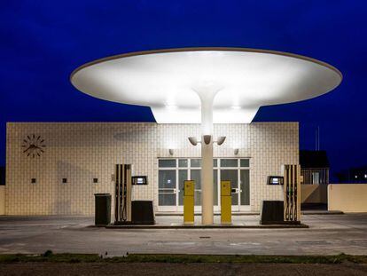 La gasolinera diseñada por Arne Jacobsen en Skovshoved, a media hora al norte de la capital danesa.