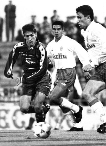El 29 de Octubre de 1994 debuta con el Real Madrid en Zaragoza.