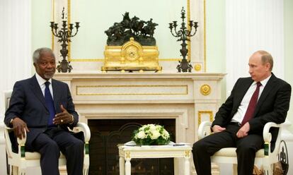 El enviado especial de la ONU y la Liga Árabe a Siria, Kofi Annan, y el presidente ruso Vladimir Putin.
