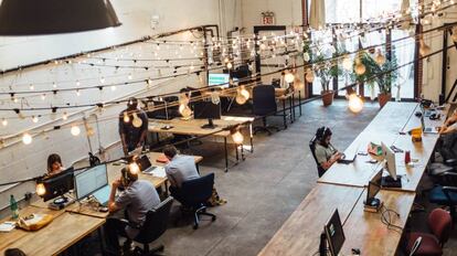 Interior de un espacio de 'coworking' en Brooklyn, Nueva York.