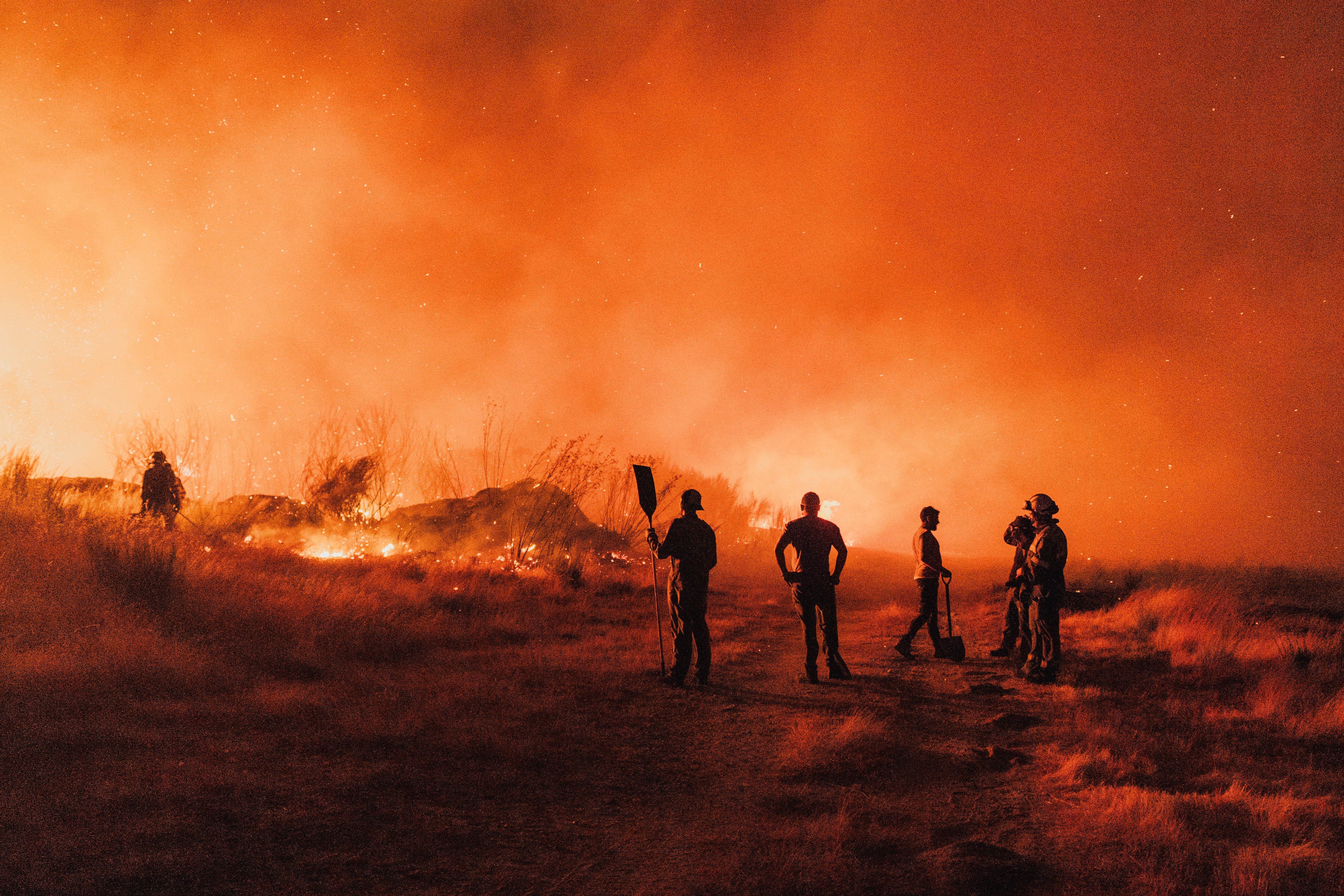 El alivio del calor atenúa la voracidad de los fuegos