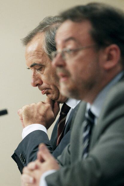 Alonso (izquierda) y Fernández, ayer en el Congreso.