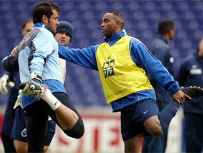 Benne McCarthy (derecha), con un compañero del Oporto en un entrenamiento del equipo.