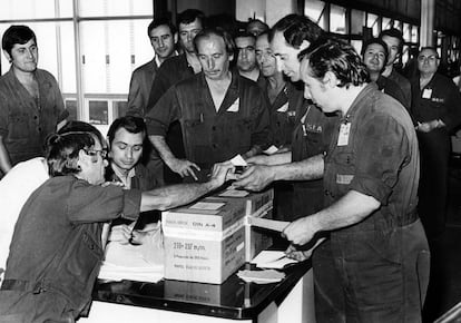 Madrid, 30 de junio de 1977<br>Los trabajadores de Seat eligieron por primera vez de forma democrática a sus representantes sindicales pocos días después de haber votado en las primeras elecciones generales tras la muerte de Franco.