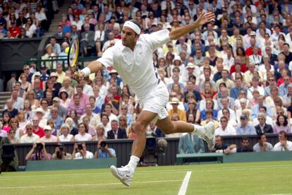 El tenista Roger Federer durante la final de 2003 contra Philippoussis en Wimbledon.