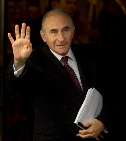 El expresidente argentino será recordado por su salida anticipada del poder en medio de la debacle económica de 2001. En la imagen, el mandatario saluda a su llegada a la segunda sesión de la III Cumbre de las Américas celebrada en Quebec (Canadá).