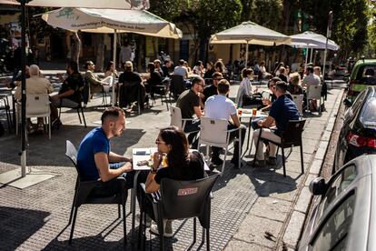 Terraza de un bar en la plaza de Cascorro, en Madrid.