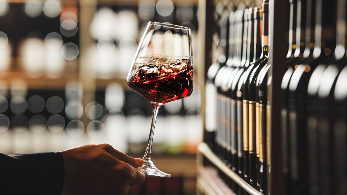 Descubre todos los detalles sobre este vino tinto de la mano de un profesional.