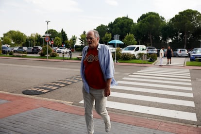 Carlos Olalla asiste al tanatorio de La Paz tras el fallecimiento de la actriz Verónica Echegui, a 25 de agosto de 2025, en Madrid (España).