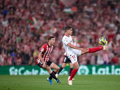 Erik Lamela controla el balón durante el Athletic-Sevilla de este jueves.