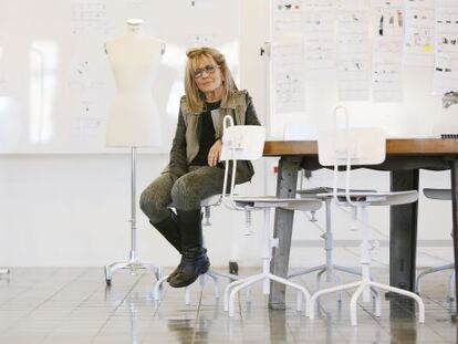 La dissenyadora catalana Sita Murt, al seu estudi, al gener. 