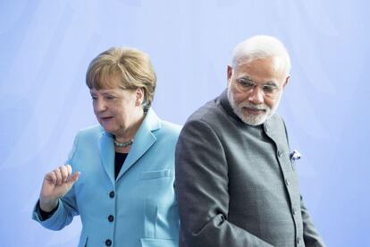 La canciller alemana, Angela Merkel, y el primer ministro indio, Narendra Modi, en una rueda de prensa conjunta el 14 de abril en Berlín.