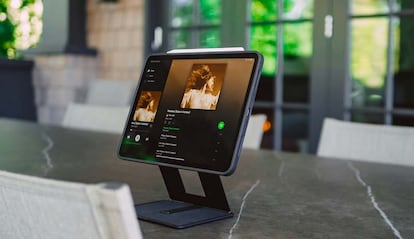 Tablet con la aplicación Spotify