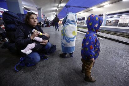 Se estima que las mujeres son uno de cada cuatro solicitantes de asilo, pero la mayoría de los centros no están preparados para ofrecerles la atención especializada que necesitan. En la imagen, un edificio que el Gobierno griego ha habilitado para la acogida de exiliados en el Puerto del Pireo.