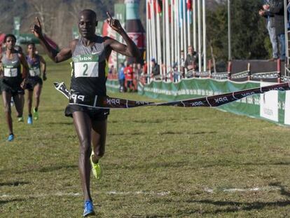 Mark Kiptoo tras imponerse en la prueba del Cross Internacional Zornotza.