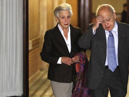 Marta Ferrusola i Jordi Pujol després de declarar en comissió parlamentària el 2015.