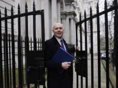 El ministro de Trabajo británico, Ian Duncan Smith a su salida del consejo de ministros celebrado en el número 10 de Downing Street en Londres, Reino Unido. EFE/Archivo