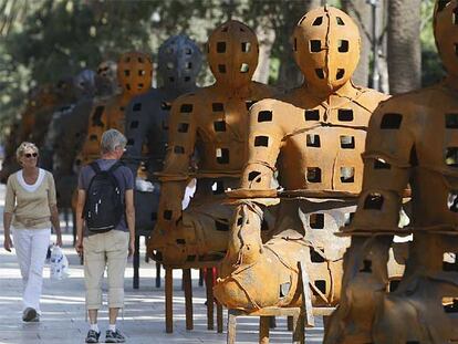 Guardianes de hierro en el parque de Málaga