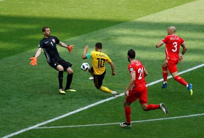 El jugador belga Eden Hazard marca el cuarto gol del equipo.