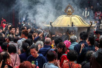 Celebrações do Ano do Cachorro em um templo chinês em Taiwán.