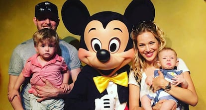 Michael Bubl&eacute; y Luisana Lopilato junto a sus hijos, Noah y Elias, en una foto de Instagram. 