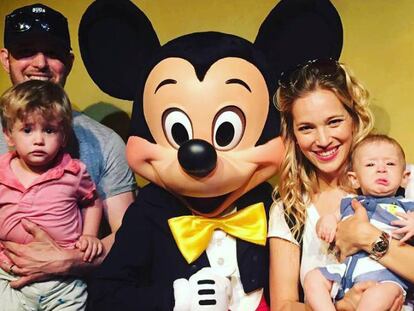 Michael Bubl&eacute; y Luisana Lopilato junto a sus hijos, Noah y Elias, en una foto de Instagram. 